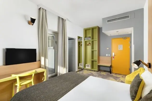Design Tek Büyük Yataklı Oda, 1 Çift Kişilik Yatak