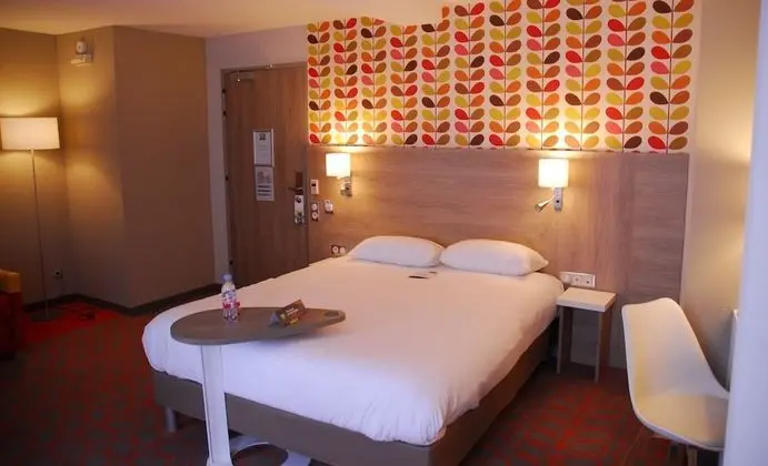 Standard Oda, 1 Çift Kişilik Yatak ve Çekyat