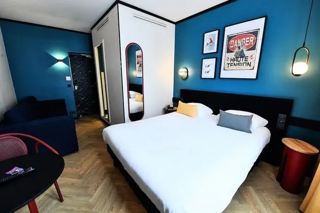 Oda, 1 Çift Kişilik Yatak ve Çekyat (Design)