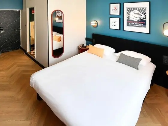 Oda, 1 Çift Kişilik Yatak ve Çekyat (Design)