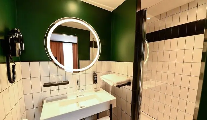 Oda, 1 Çift Kişilik Yatak ve Çekyat (Design)