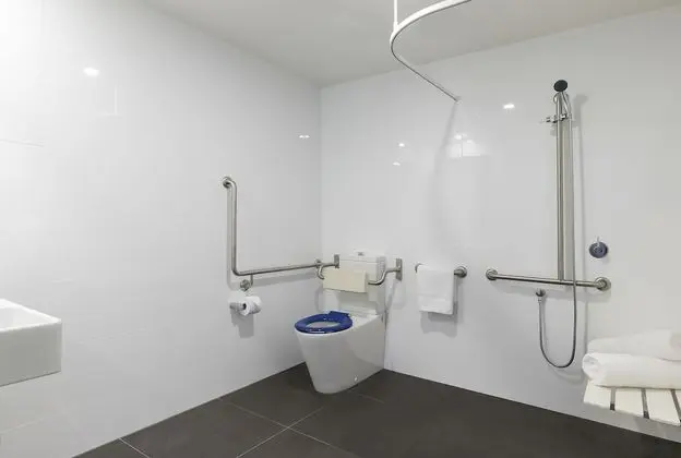 Standard Oda, 1 Büyük (Queen) Boy Yatak, Engellilere Uygun