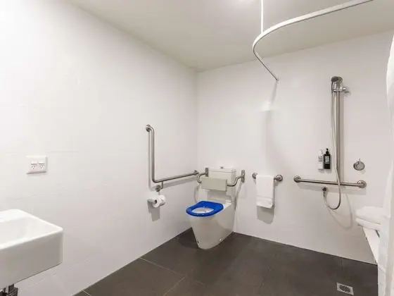 Standard Oda, 1 Büyük (Queen) Boy Yatak, Engellilere Uygun