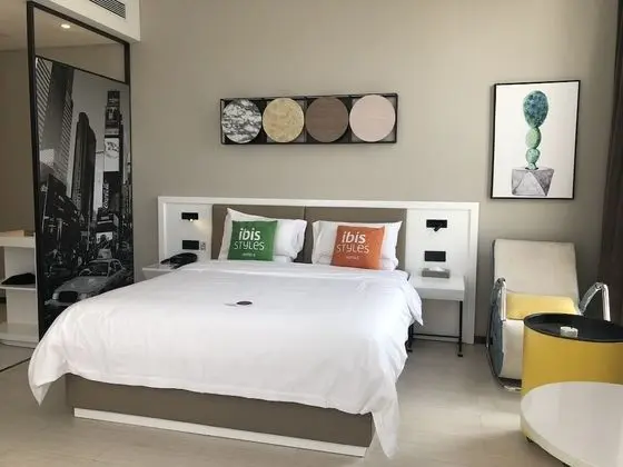Business Tek Büyük Yataklı Oda