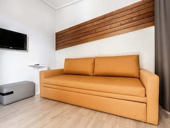 Süit, 1 Çift Kişilik Yatak ve Çekyat