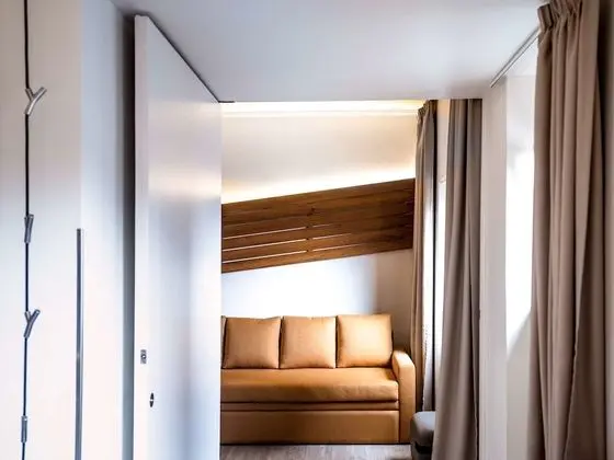 Süit, 1 Çift Kişilik Yatak ve Çekyat