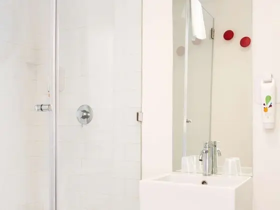 Süit, 1 Çift Kişilik Yatak ve Çekyat