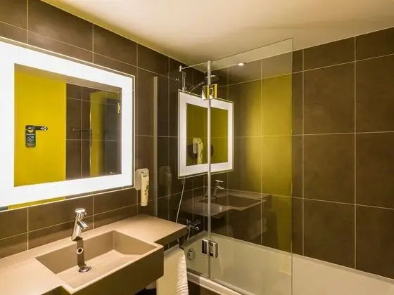Tek Büyük Yataklı Oda, 1 Çift Kişilik Yatak