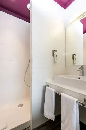 Tek Büyük Yataklı Oda, 1 Tek Kişilik Yatak
