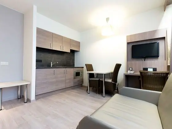 Junior Süit, 1 En Büyük (King) Boy Yatak ve Çekyat, Balkon