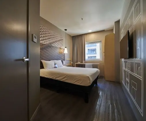 Tek Büyük Yataklı Oda, 1 Çift Kişilik Yatak