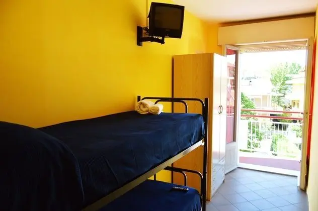 İki Ayrı Yataklı Oda (with one bunk bed)