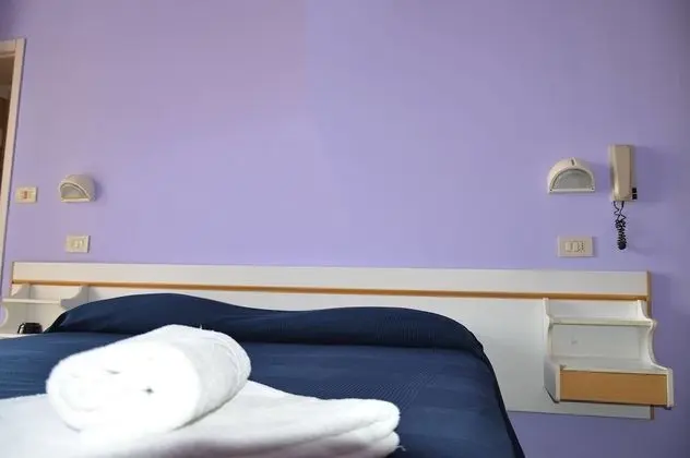 Üç Kişilik Oda