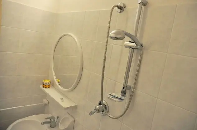 Üç Kişilik Oda