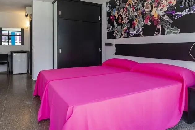 Rocks Room Plus Triple