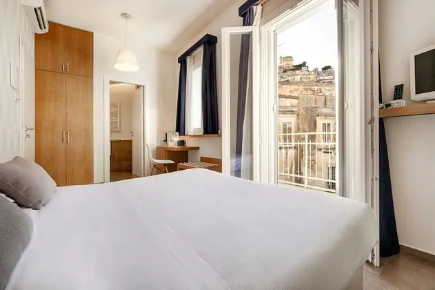 Tek Büyük veya İki Ayrı Yataklı Oda, Balkon