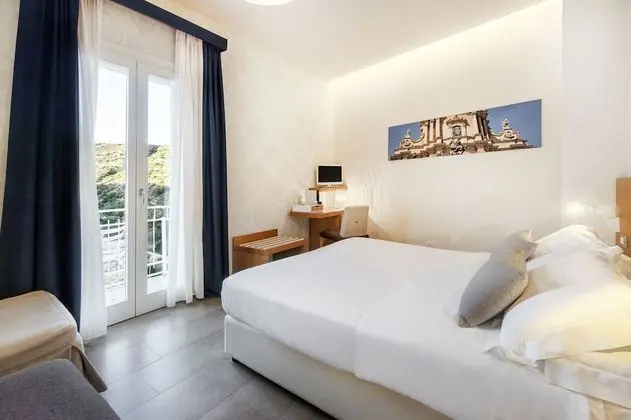 Tek Büyük veya İki Ayrı Yataklı Oda, Balkon
