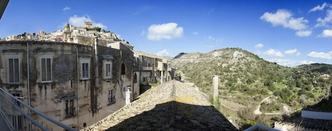Tek Büyük veya İki Ayrı Yataklı Oda, Balkon