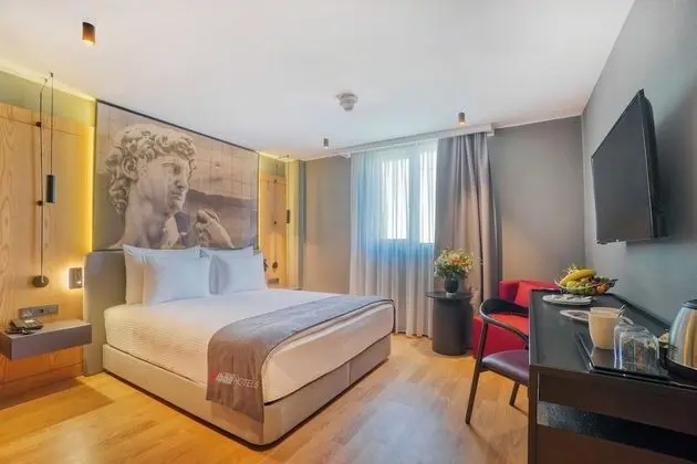 Business Tek Büyük veya İki Ayrı Yataklı Oda