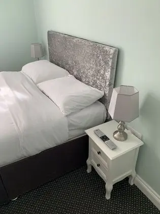 Basic Tek Büyük Yataklı Oda