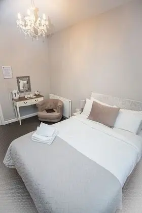 Traditional Tek Büyük Yataklı Oda