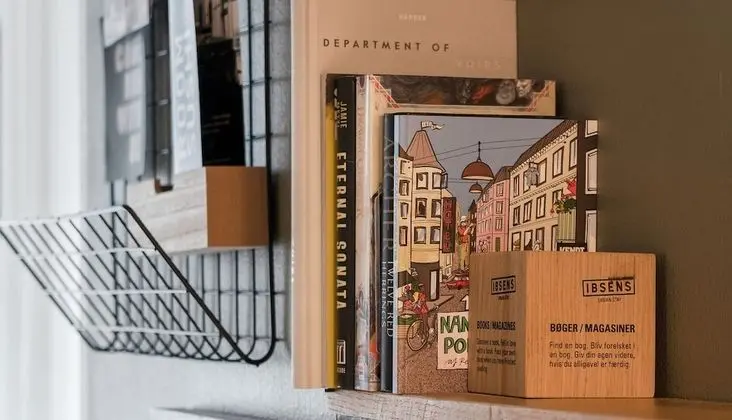 Large (1 double bed or 2 single bed 180x200 cm)