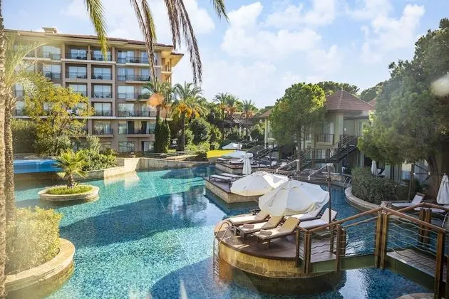 Lake Deluxe Villa