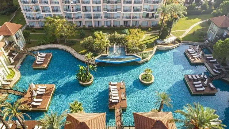 Lake Villa  (Quadruple Use)
