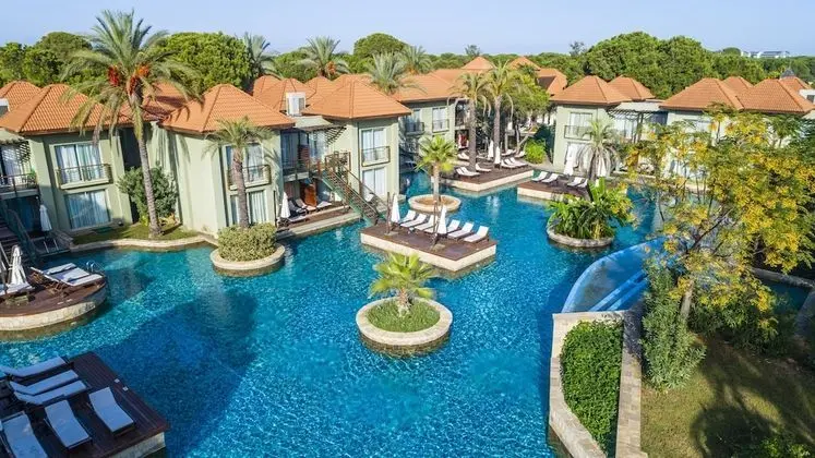 Lake Villa  (Quadruple Use)