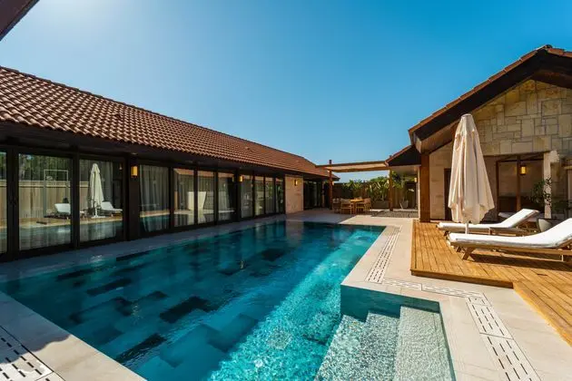 https://images.etstur.com/imgproxy/resize/2560x1440/files/images/hotelImages/etsrooms/108/IC_Hotels_Green_Palace__Villas_20241129153702_13.jpg