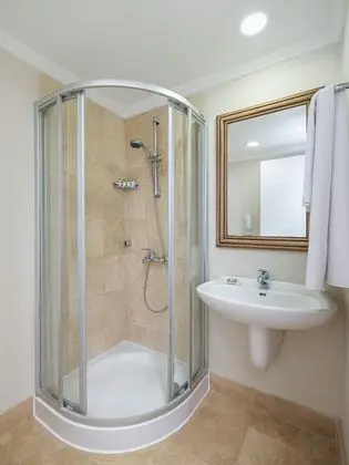 https://images.etstur.com/imgproxy/resize/2560x1440/files/images/hotelImages/etsrooms/108/IC_Hotels_Green_Palace__Villas_20250414162054_4.jpg