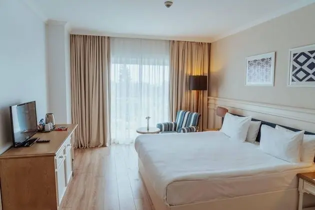 https://images.etstur.com/files/images/hotelImages/TR/51865/l/IC-Hotels-Santai-Family-Resort-Oda-364815.jpg