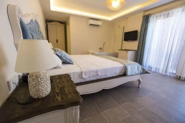 Royal Suit, Havuz ve Bahçe Manzaralı, Jakuzili