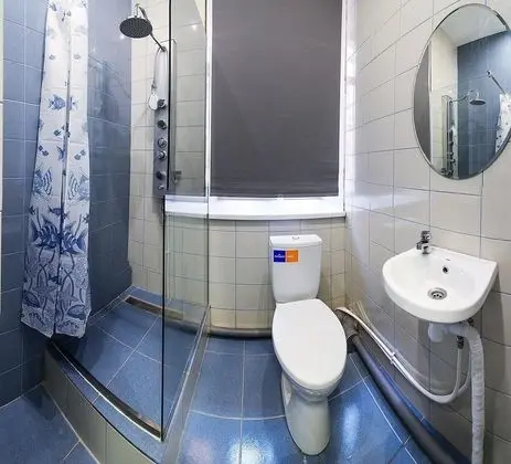 İki Ayrı Yataklı Oda, Ortak Banyo