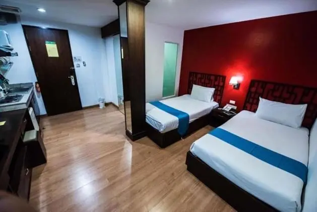 Deluxe Room Twin Beds, No Windows