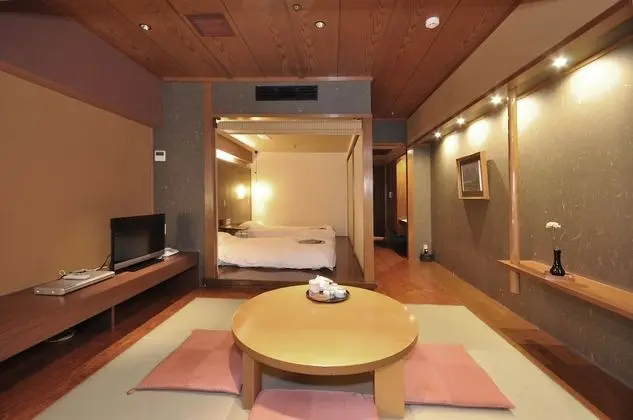 Traditional Oda, Sigara İçilmez (2 Single Beds & 1 Futon)