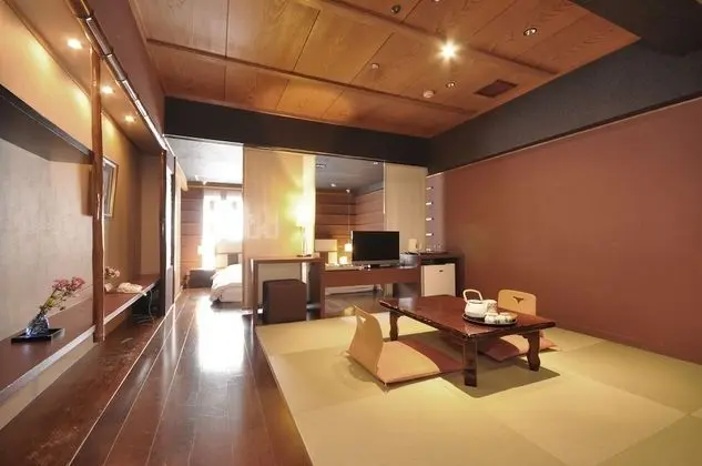 Traditional Oda, Sigara İçilmez (2 Single Beds & 1 Futon)