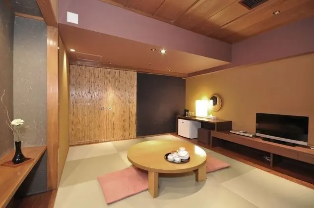 Traditional Oda, Sigara İçilmez (2 Single Beds & 1 Futon)