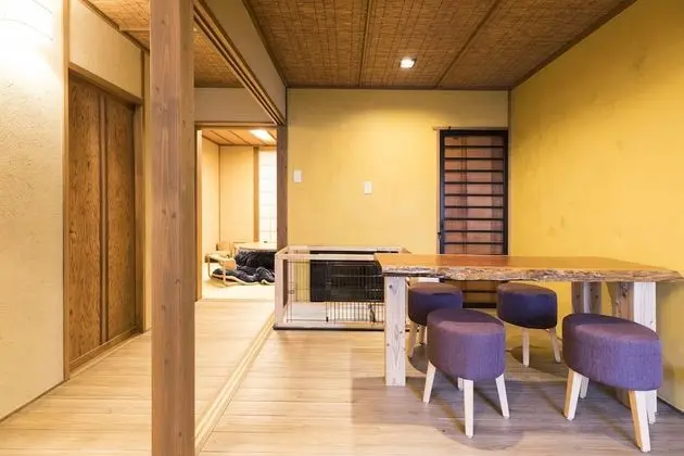 Ev, Sigara İçilmez (Dog Friendly)