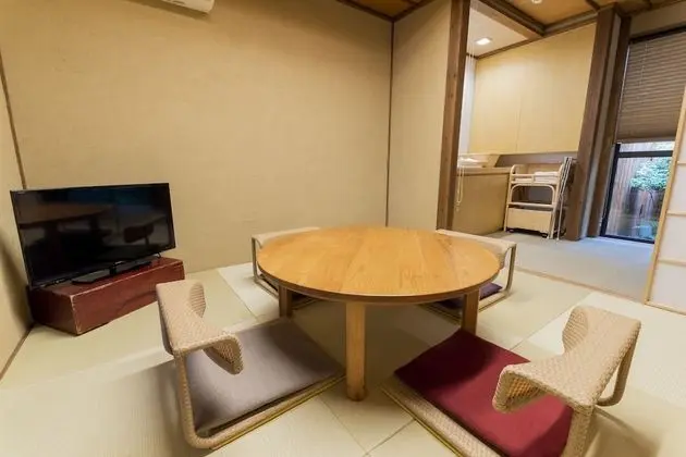 Ev, Sigara İçilmez (Dog Friendly)