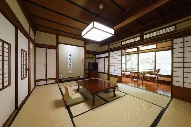 Traditional Dört Kişilik Oda, Ortak Banyo (Japanese Style)