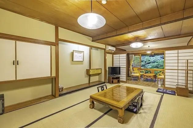 Traditional Dört Kişilik Oda, Ortak Banyo (Japanese Style)