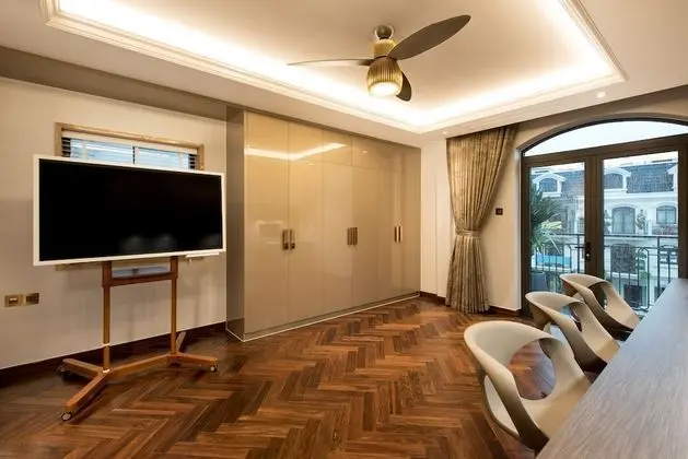Villa, Göl Manzaralı (Icity Saigon)