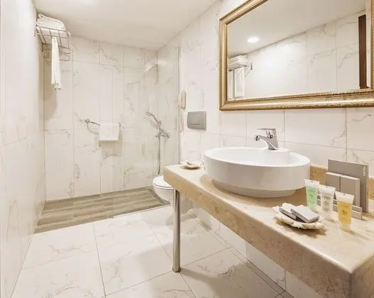 Tek Büyük Yataklı Oda, Balkon