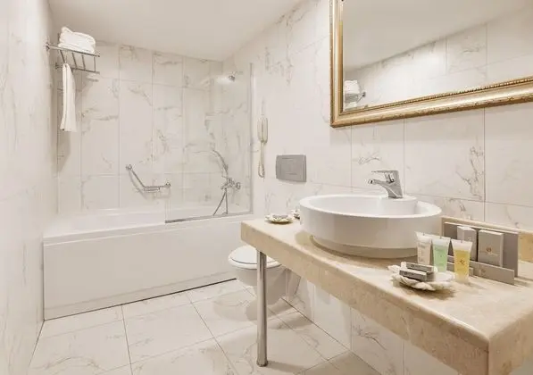Tek Büyük Yataklı Oda, Balkon