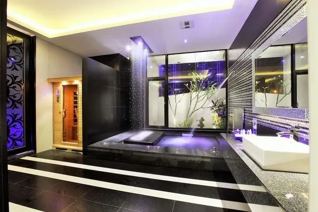 Romantic Oda, Jakuzi (KTV Hours:10:00～24:00;Check-in 6PM)
