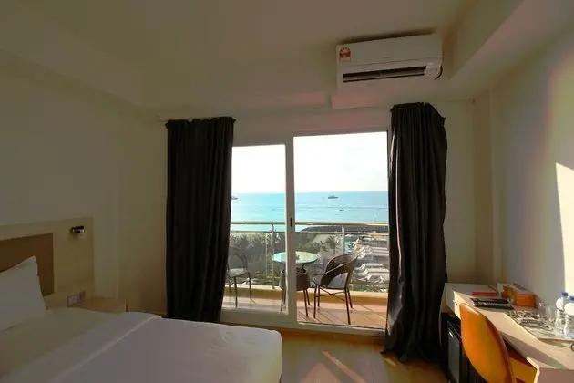 Family Oda, Okyanus Manzaralı (Interconnecting Room)