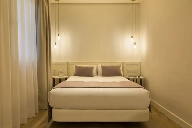 Basic Tek Büyük Yataklı Oda