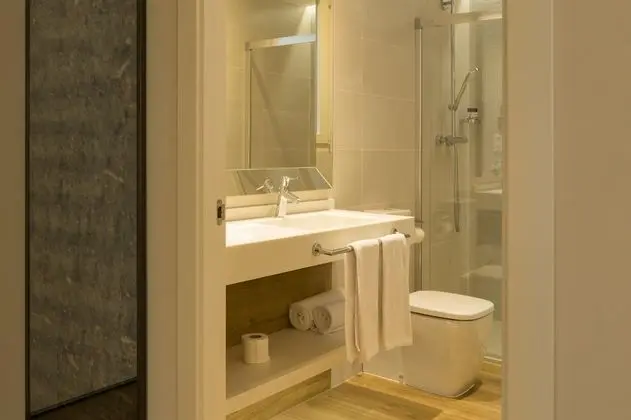 Basic Tek Büyük Yataklı Oda