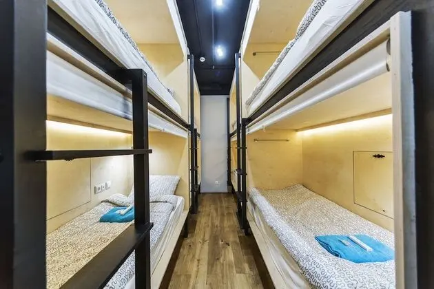 Ortak Ranzalı Oda, Sadece kadınlar için (Bed in 8-bed Room)